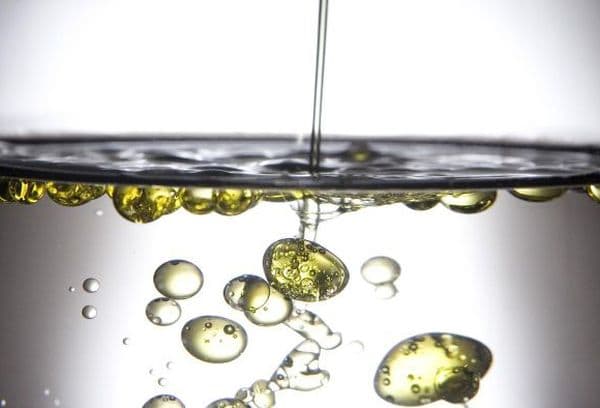 Öl mit Wasser