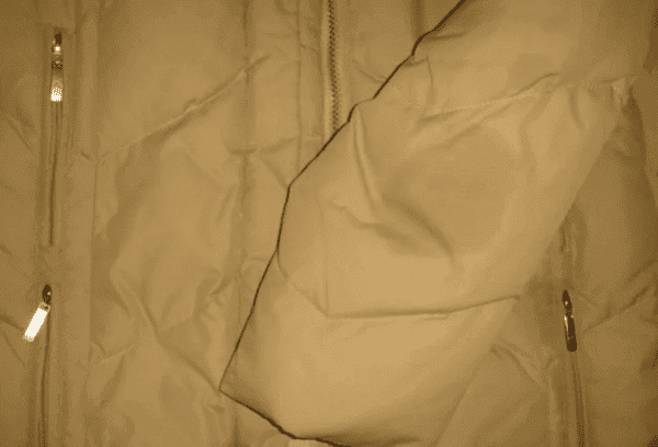 Fleck auf einer Bologna-Jacke