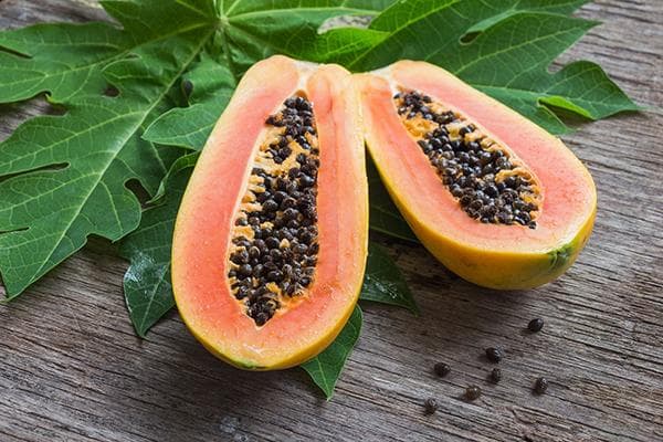 Aufgeschnittene Papaya