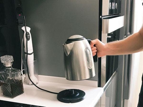 Neuer elektrischer Wasserkocher