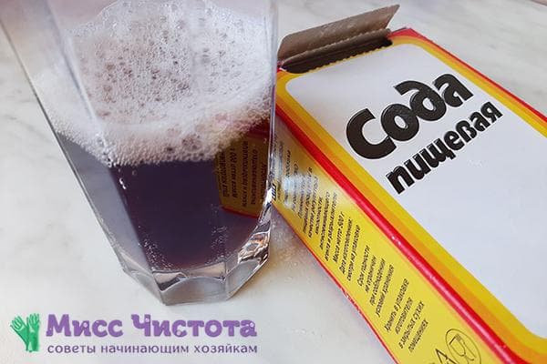 Test von Granatapfelsaft mit Backpulver