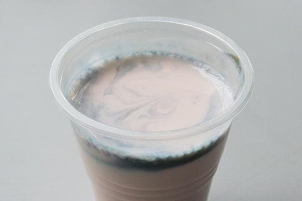 Kefir mit Stärkezusatz nach dem Jod-Test