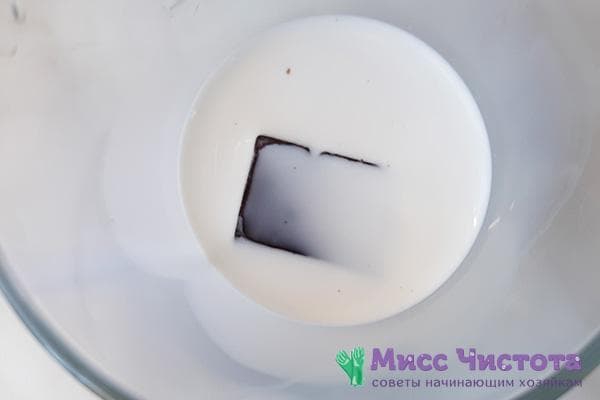 Schokolade sinkt nicht in Milch