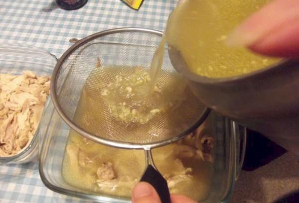 Gelatine zur Sülze hinzufügen