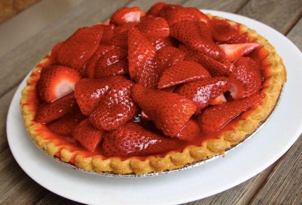 Süßes Gebäck mit Erdbeeren