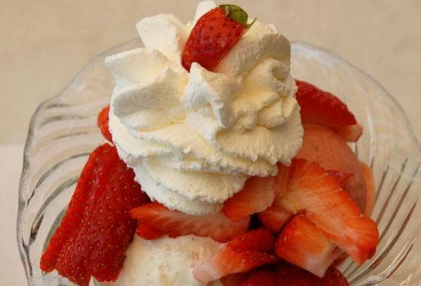 Erdbeeren mit Schlagsahne
