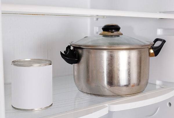 Der Topf im Kühlschrank