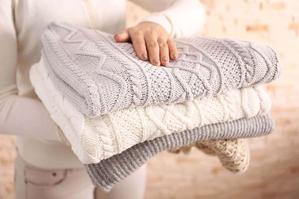 Gestrickte Kleidungsstücke nach dem Waschen