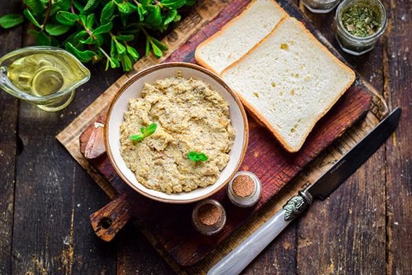 Pilz-Snack auf Basis von hausgemachtem Frischkäse