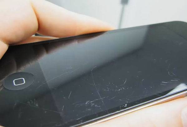 Kratzer auf dem Smartphone-Glas