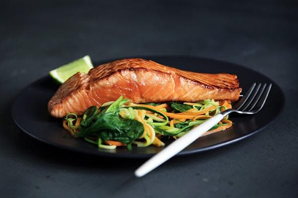 Gebackener Lachs mit Gemüse