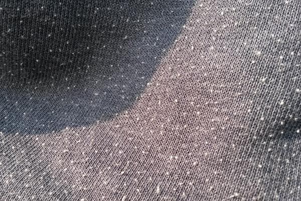 Fusseln auf einem Wollcardigan