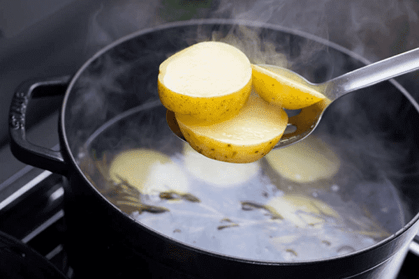 Gekochte Pellkartoffeln