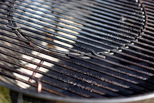 Verschmutzter Grillrost