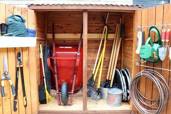 Rangement des outils de jardin