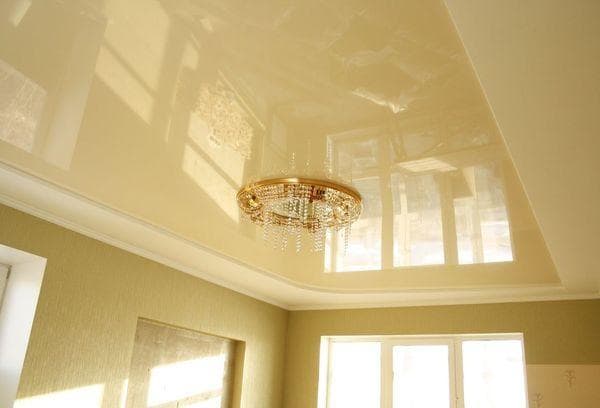 Glänzende Decke