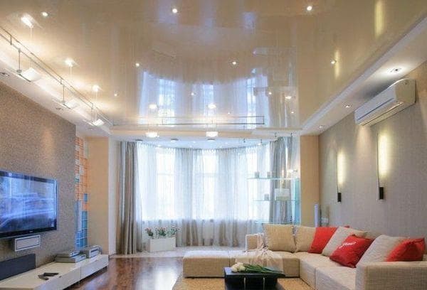 Glanzdecke im Wohnzimmer
