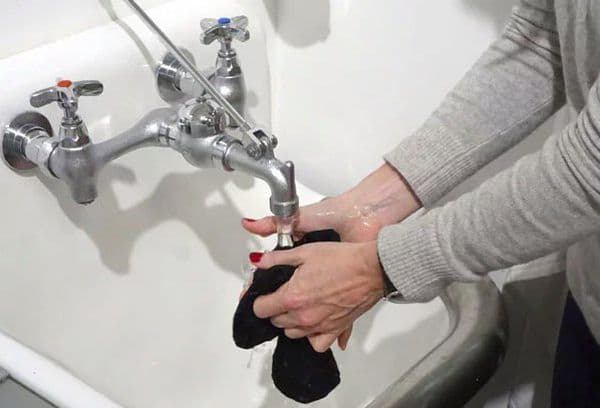Handwäsche von Strumpfhosen