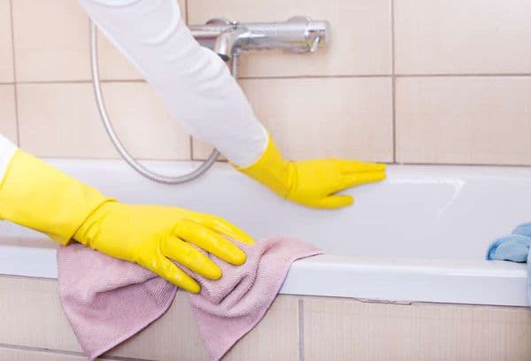 Pflege der Acrylbadewanne