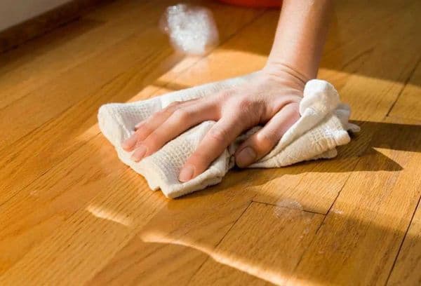 Reinigung von Linoleum