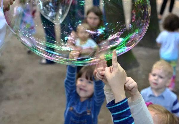 Kinderfest mit Seifenblasen
