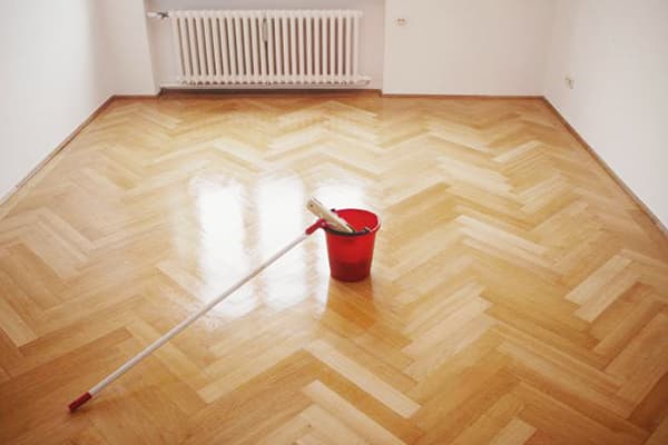 Bodenwischen nach der Renovierung