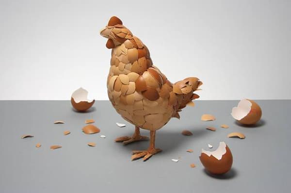 Hühnerfigur aus Eierschale