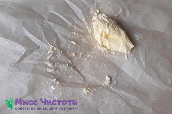 Butter auf Pergamentpapier