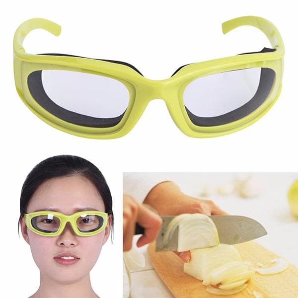 Schutzbrille für die Augen beim Zwiebelschneiden