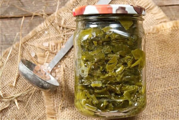Eingelegter Sauerampfer im Halbliter-Glas