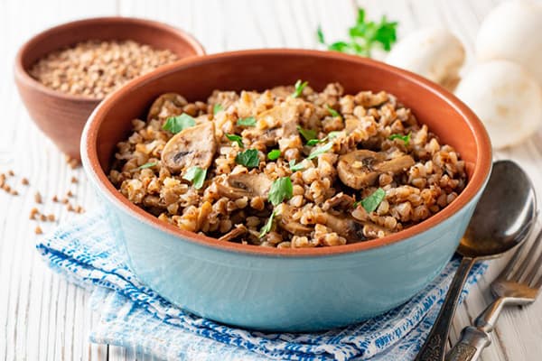 Buchweizenbrei mit Pilzen