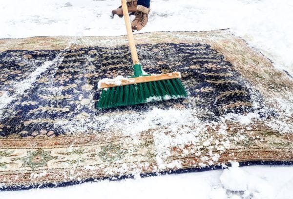 Teppichreinigung mit Schnee