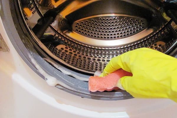 Schaum aus der Waschmaschine entfernen
