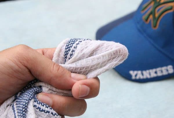 Reinigung der Baseballkappe