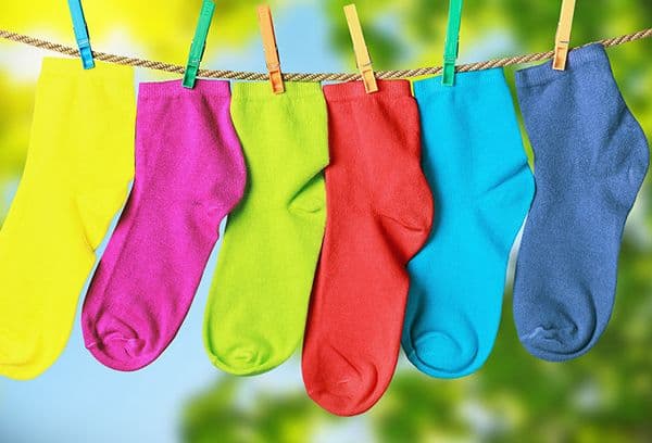 Bunte Socken beim Trocknen