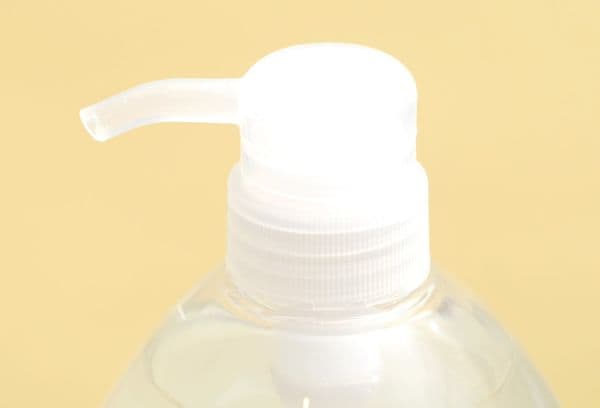 Flasche mit Geschirrspülgel