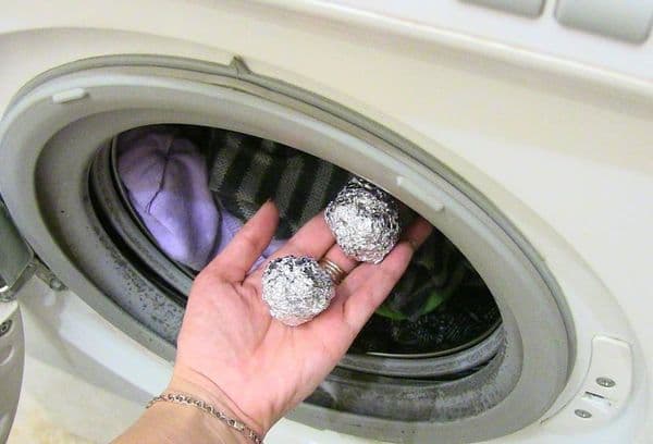 Selbstgemachte Kugeln aus Alufolie