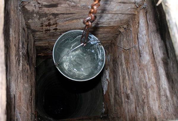 Sauberes Wasser aus dem Brunnen