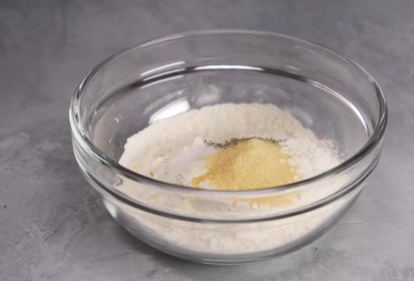 Wie man zu Hause eine knusprige Panade für Hähnchen wie bei KFC macht