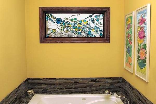 Glasfenster im Badezimmer