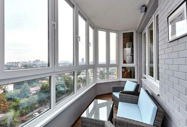 Verglaster Balkon