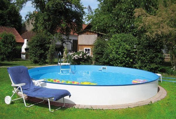 Pool im Garten