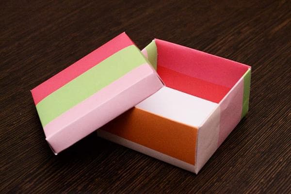 Schachtel aus Geschenkpapier