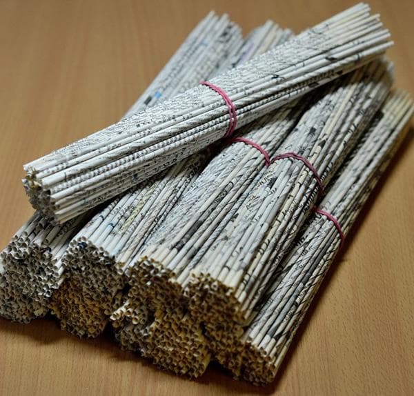 Röhrchen aus Zeitungen