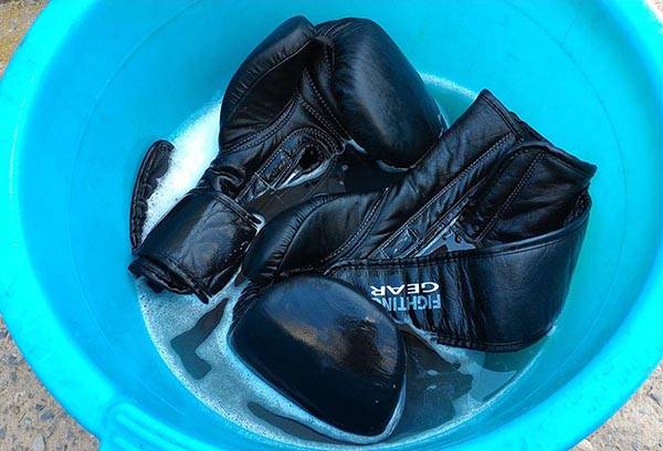 Waschen von Boxhandschuhen