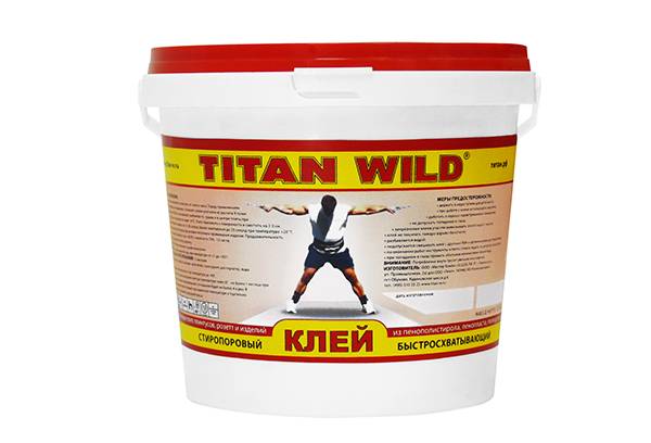 Eimer mit Kleber Titan