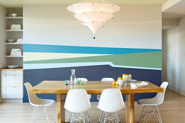 Wand im Wohnzimmer, gestrichen mit Latexfarben