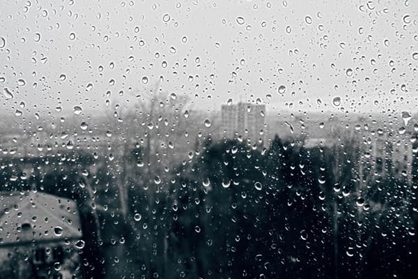 Regen vor dem Fenster
