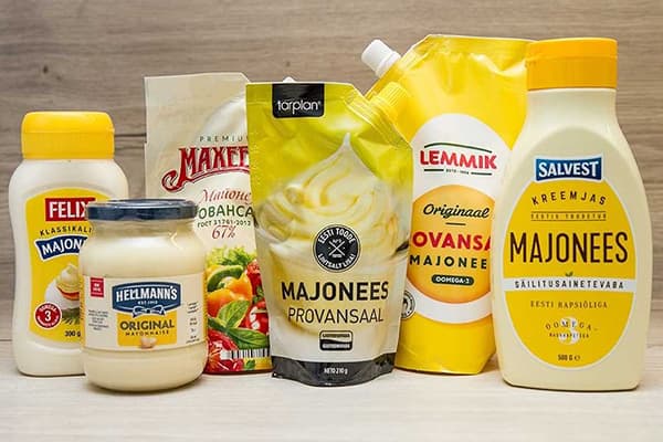 Verschiedene Mayonnaise-Sorten