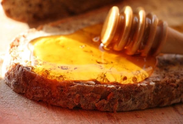 Butterbrot mit Honig